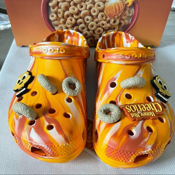 Crocs Classic Honey Nut Cheerios Men's Size 11 Clog 3 Day Shipping! - Picture 4 of 9